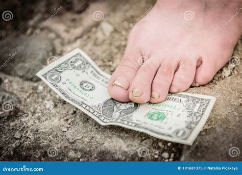 foot pictures for money